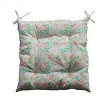 Polštáře na trávníku